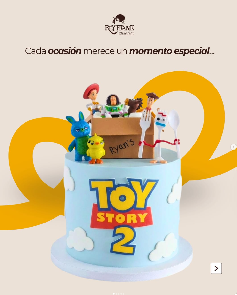 Torta de cumpleaños decorada con personajes de Toy Story